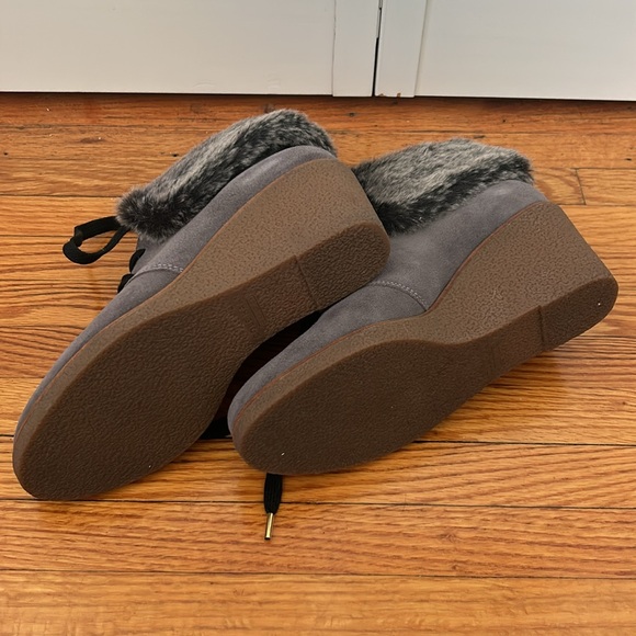 Cole Hann Coralie Wedge Suede Gray Faux Fur Boot - Picture 2 of 3
